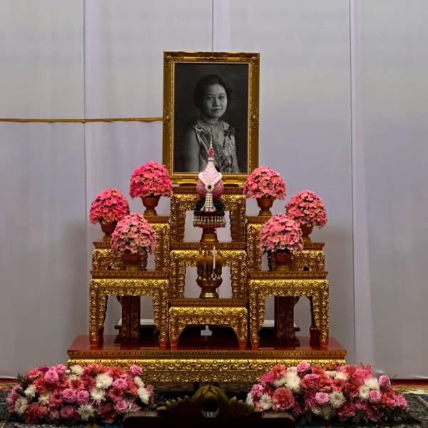 title - ส.ป.ก.พิษณุโลก ร่วมพิธีสวดพระพุทธมนต์และทำบุญตักบาตรถวายพระราชกุศล เนื่องในโอกาสการประกาศยกย่องพระเกียรติคุณพระราชกรณียกิจในวาระครบ 100 ปี สมเด็จพระนางเจ้ารำไพพรรณี พระบรมราชินี ในรัชกาลที่ 7